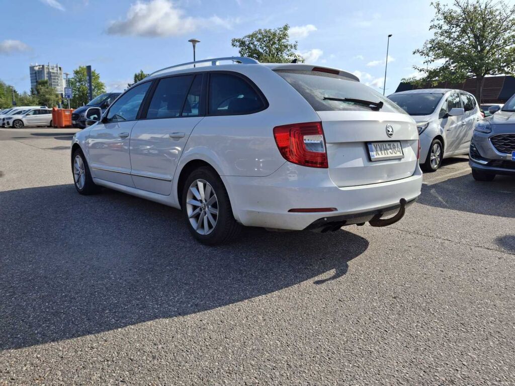 Skoda Superb 2014 Valkoinen