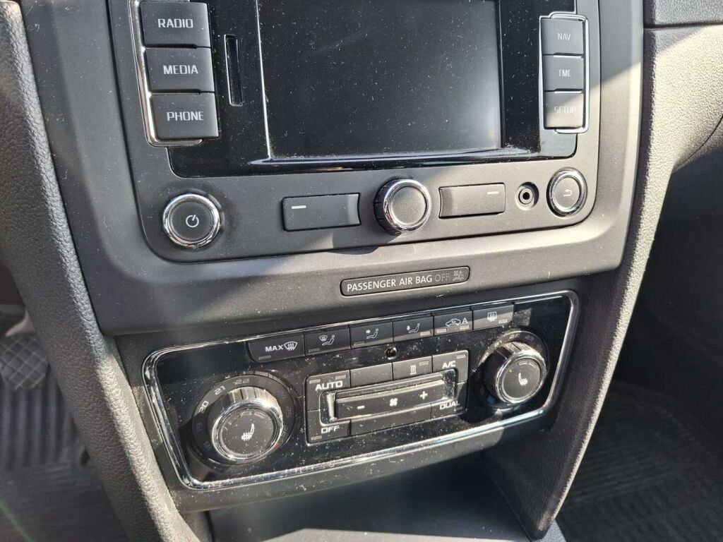 Skoda Superb 2014 Valkoinen