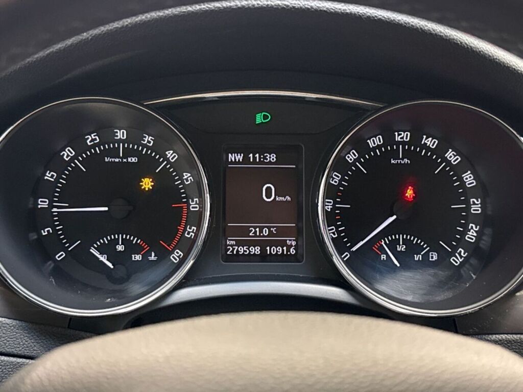 Skoda Superb 2014 Valkoinen