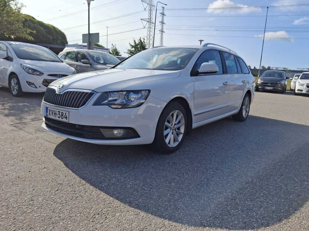 Skoda Superb 2014 Valkoinen