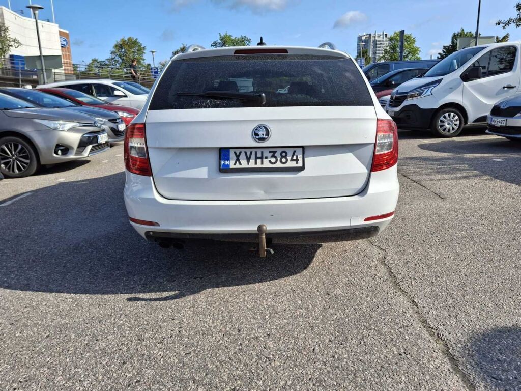 Skoda Superb 2014 Valkoinen