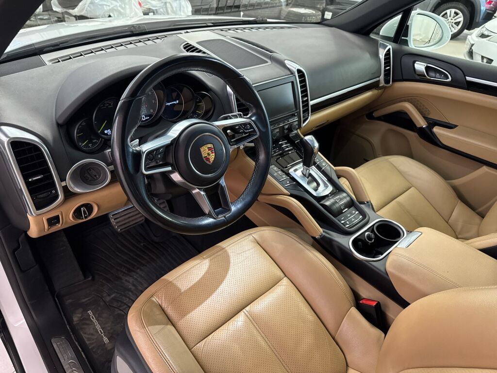 Porsche Cayenne 2015 Valkoinen