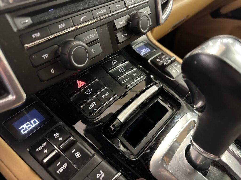 Porsche Cayenne 2015 Valkoinen