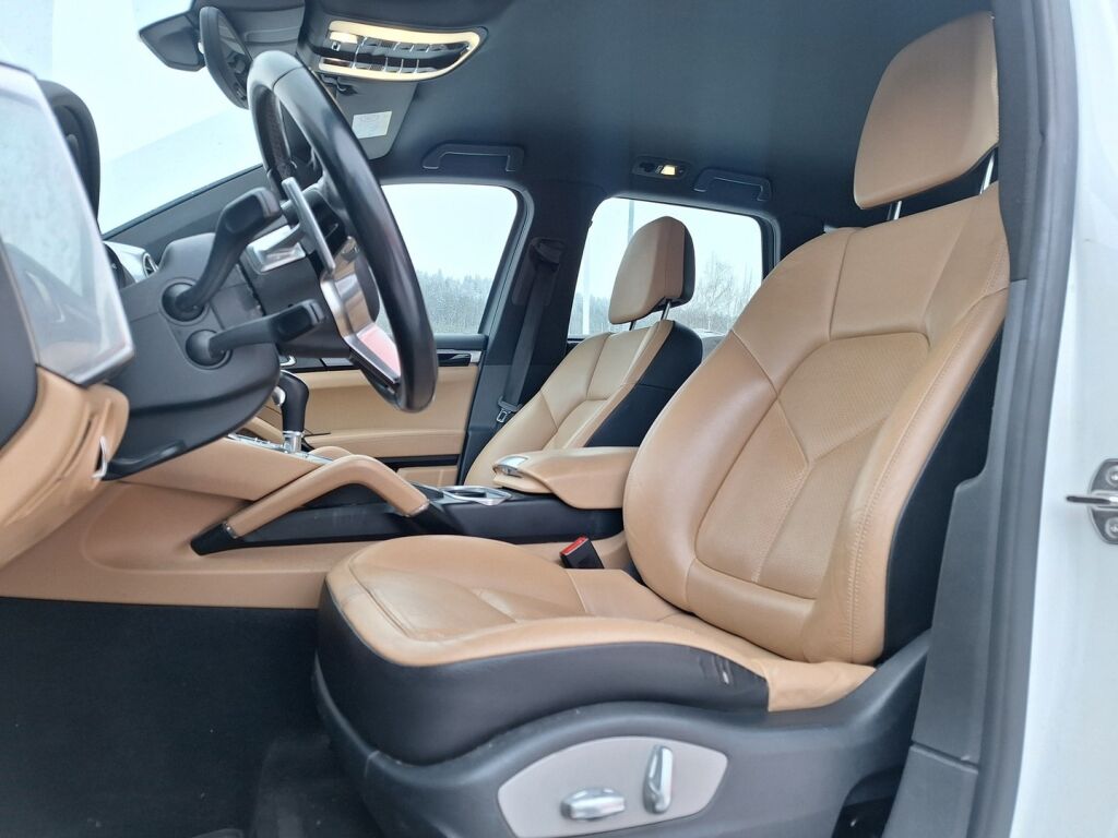 Porsche Cayenne 2015 Valkoinen