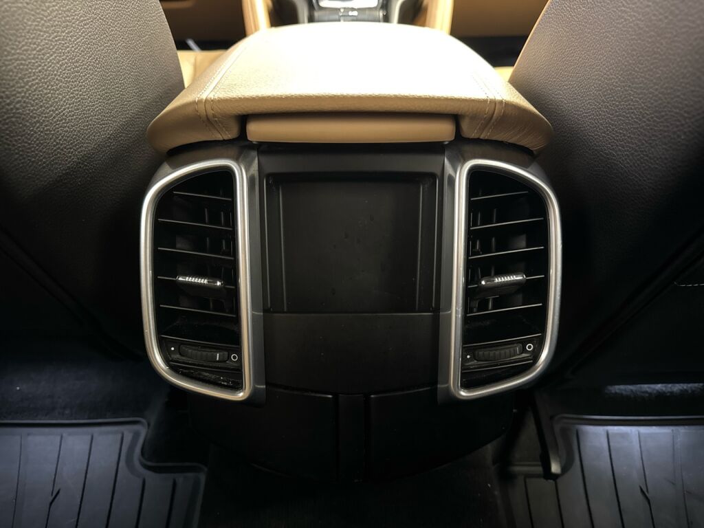 Porsche Cayenne 2015 Valkoinen