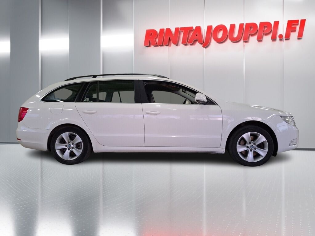 Skoda Superb 2011 Valkoinen