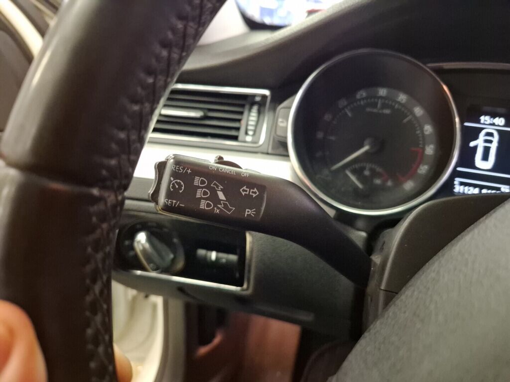 Skoda Superb 2011 Valkoinen