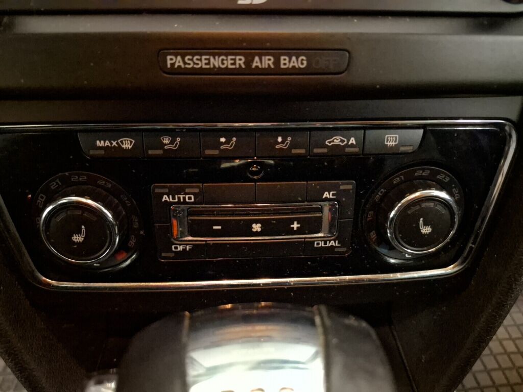 Skoda Superb 2011 Valkoinen