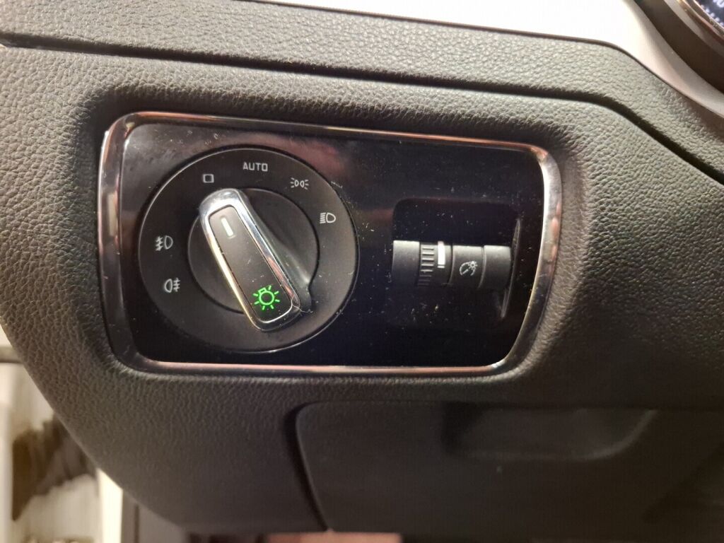 Skoda Superb 2011 Valkoinen