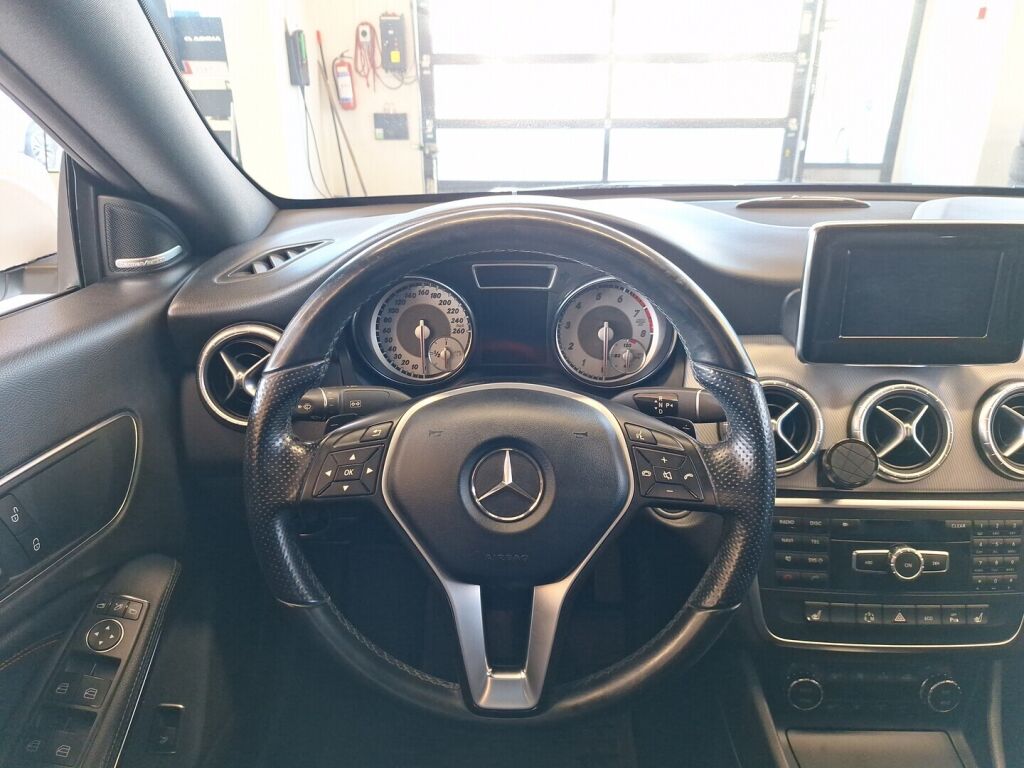 Mercedes-Benz CLA 2013 Valkoinen
