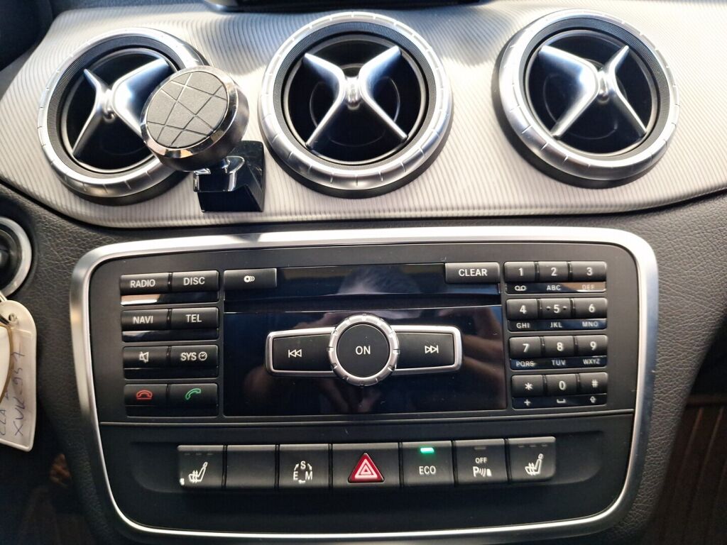 Mercedes-Benz CLA 2013 Valkoinen