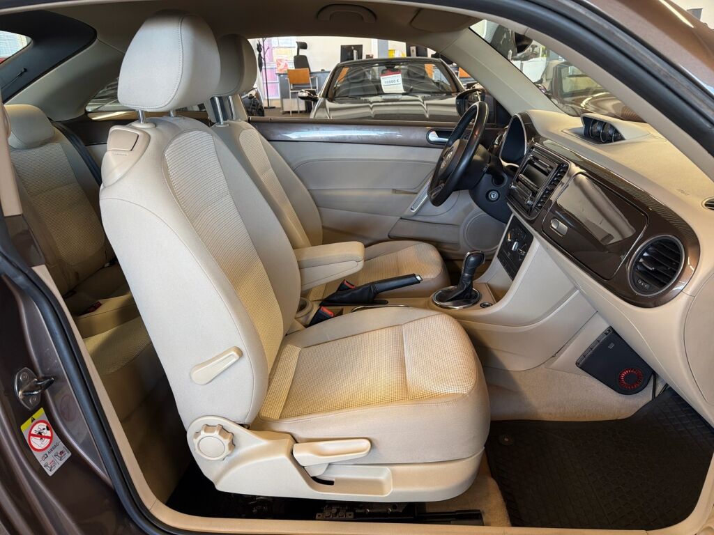Volkswagen Beetle 2013 Ruskea (beige)