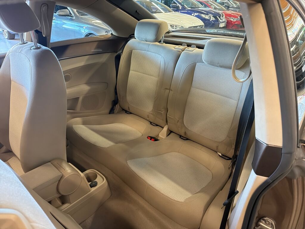Volkswagen Beetle 2013 Ruskea (beige)