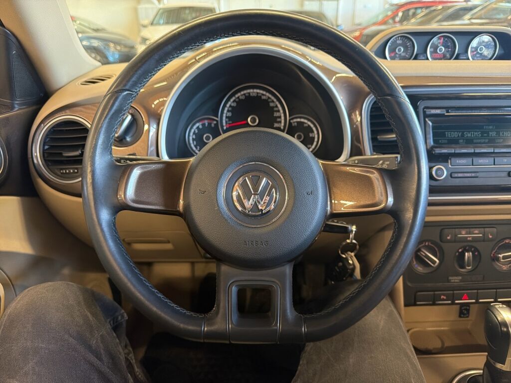 Volkswagen Beetle 2013 Ruskea (beige)