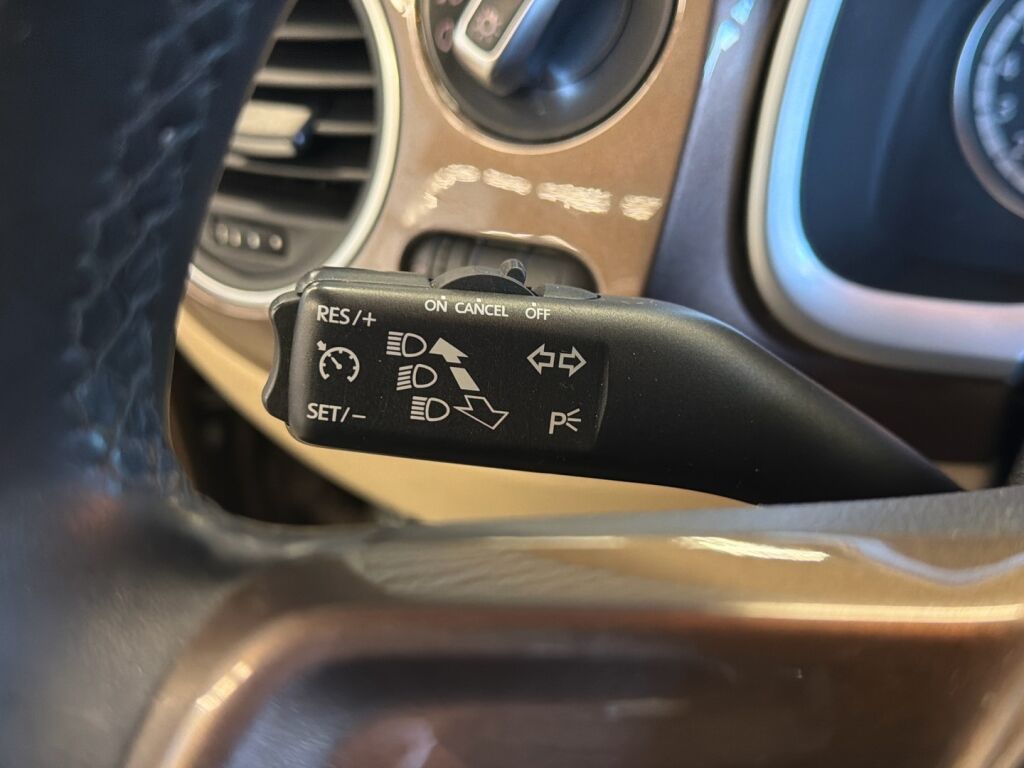 Volkswagen Beetle 2013 Ruskea (beige)