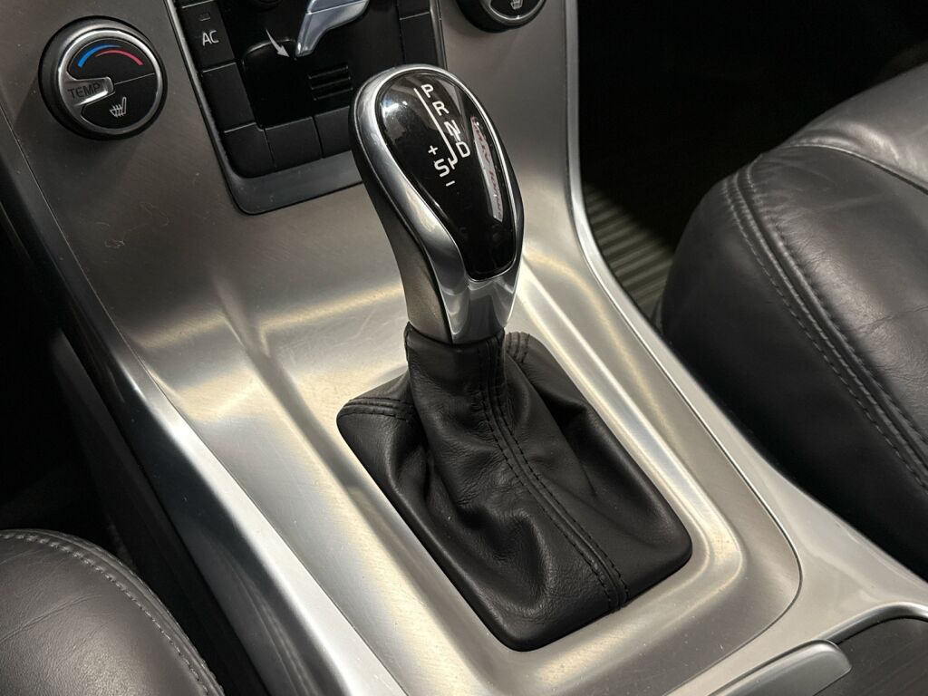 Volvo V70 2014 Harmaa