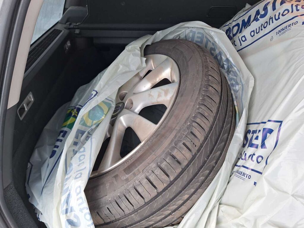 Volvo V70 2014 Harmaa