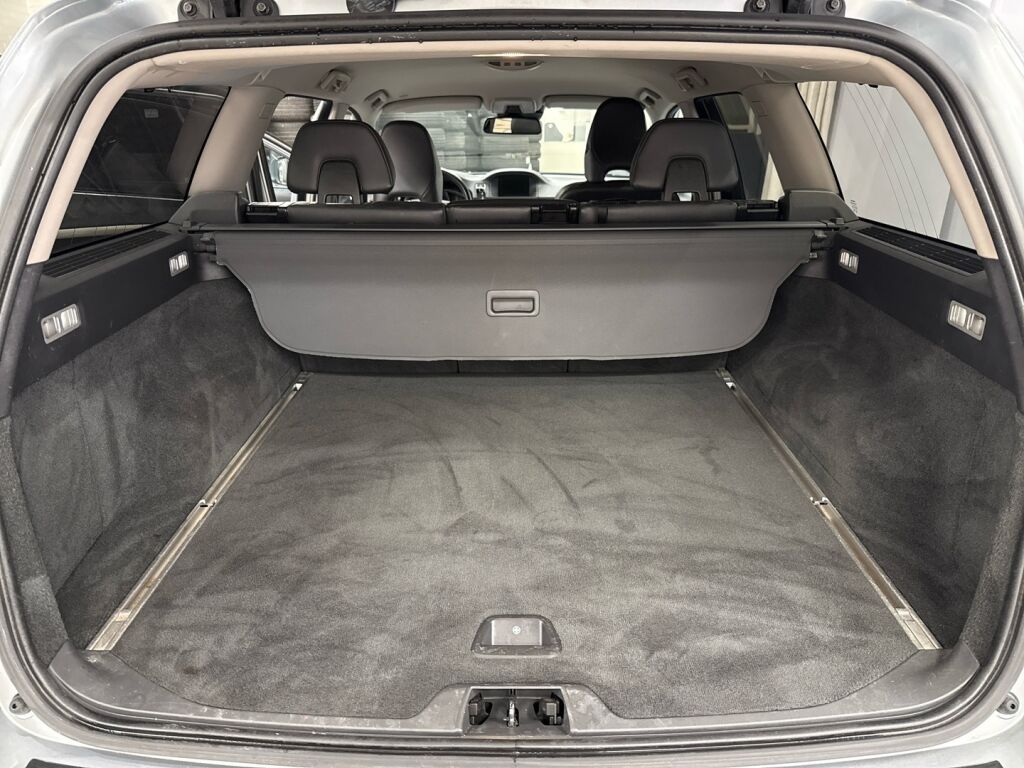 Volvo V70 2014 Harmaa