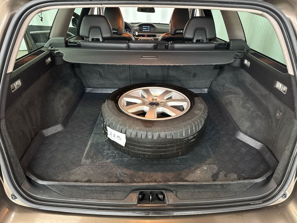 Volvo V70 2014 Ruskea (beige)