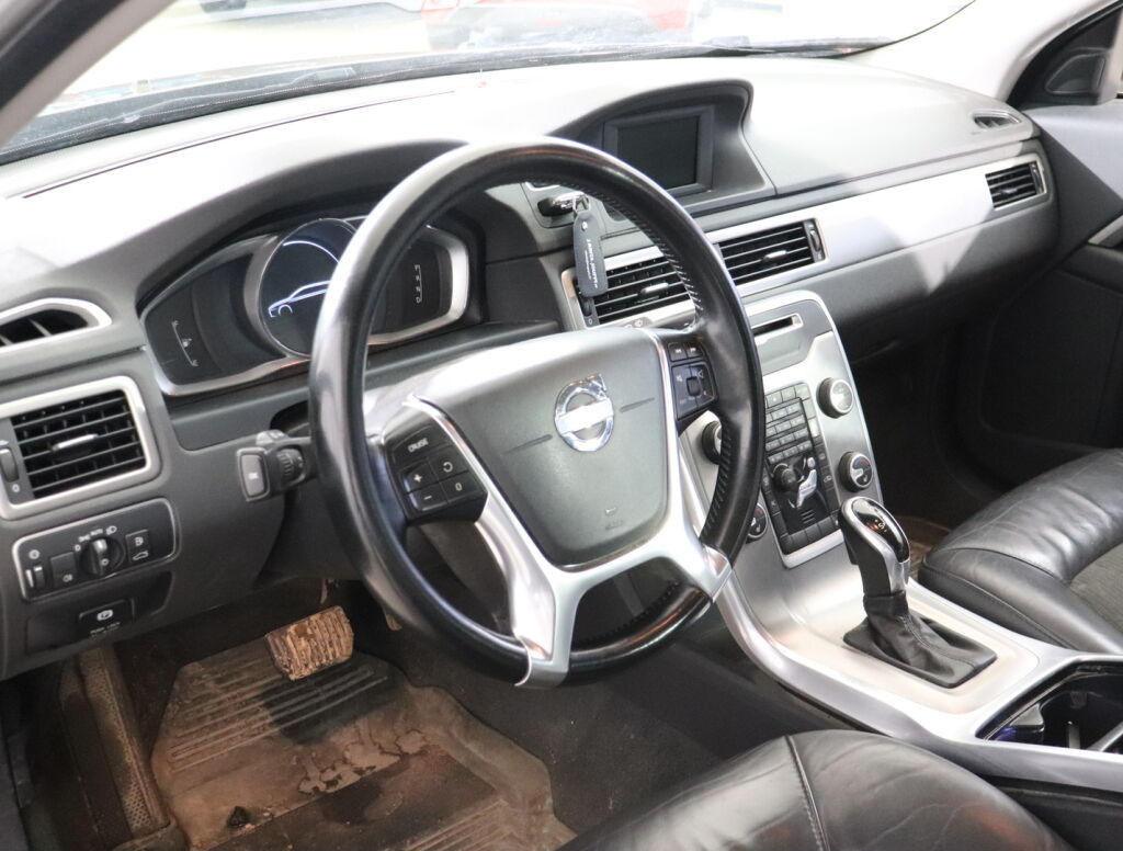 Volvo V70 2014 Ruskea (beige)