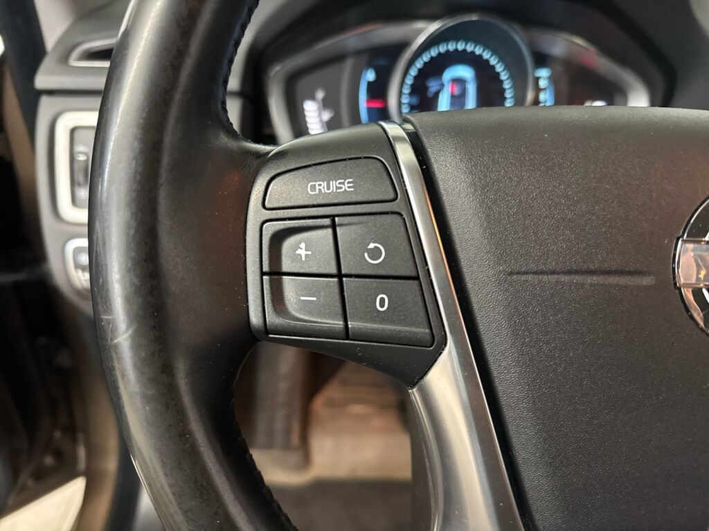 Volvo V70 2014 Ruskea (beige)