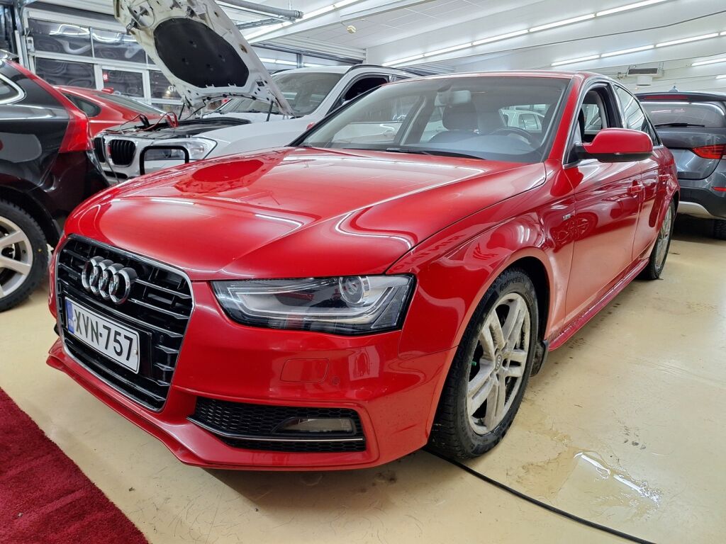 Audi A4 2014 Punainen