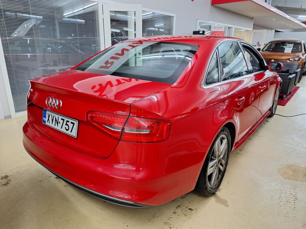 Audi A4 2014 Punainen