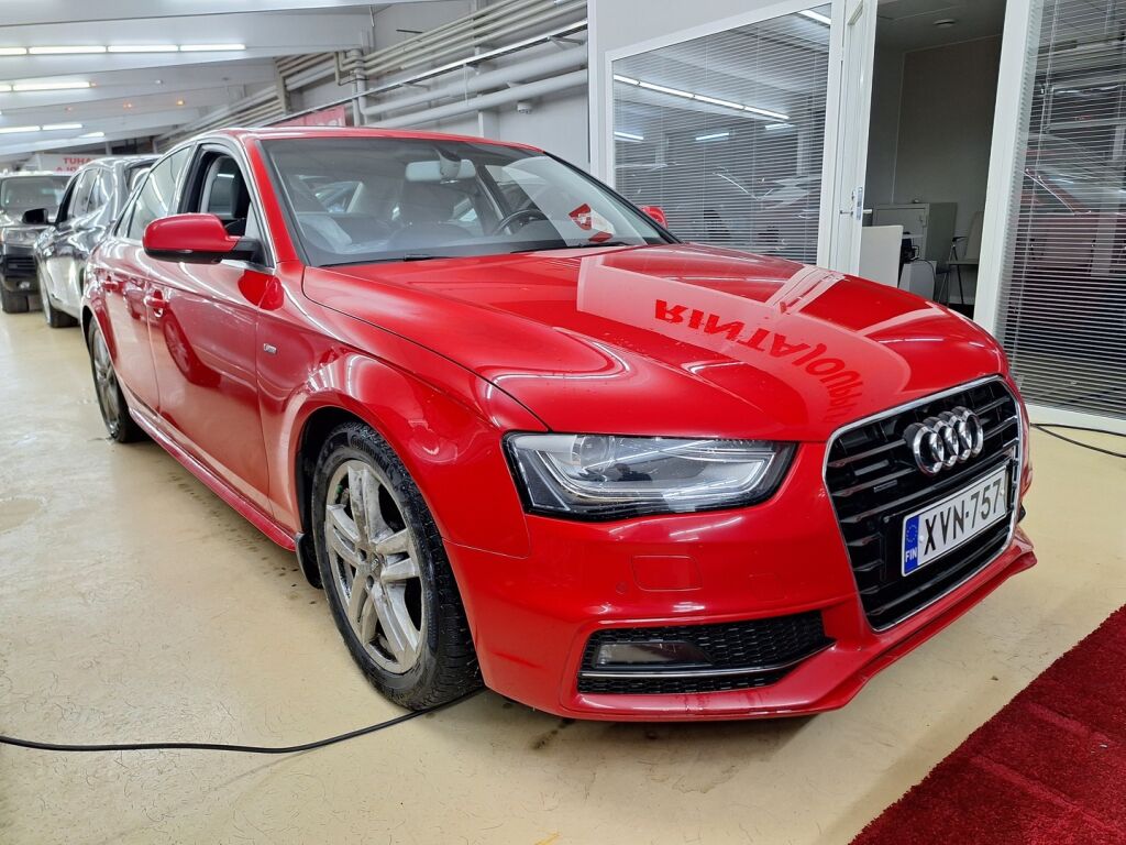 Audi A4 2014 Punainen