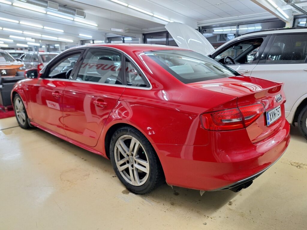 Audi A4 2014 Punainen
