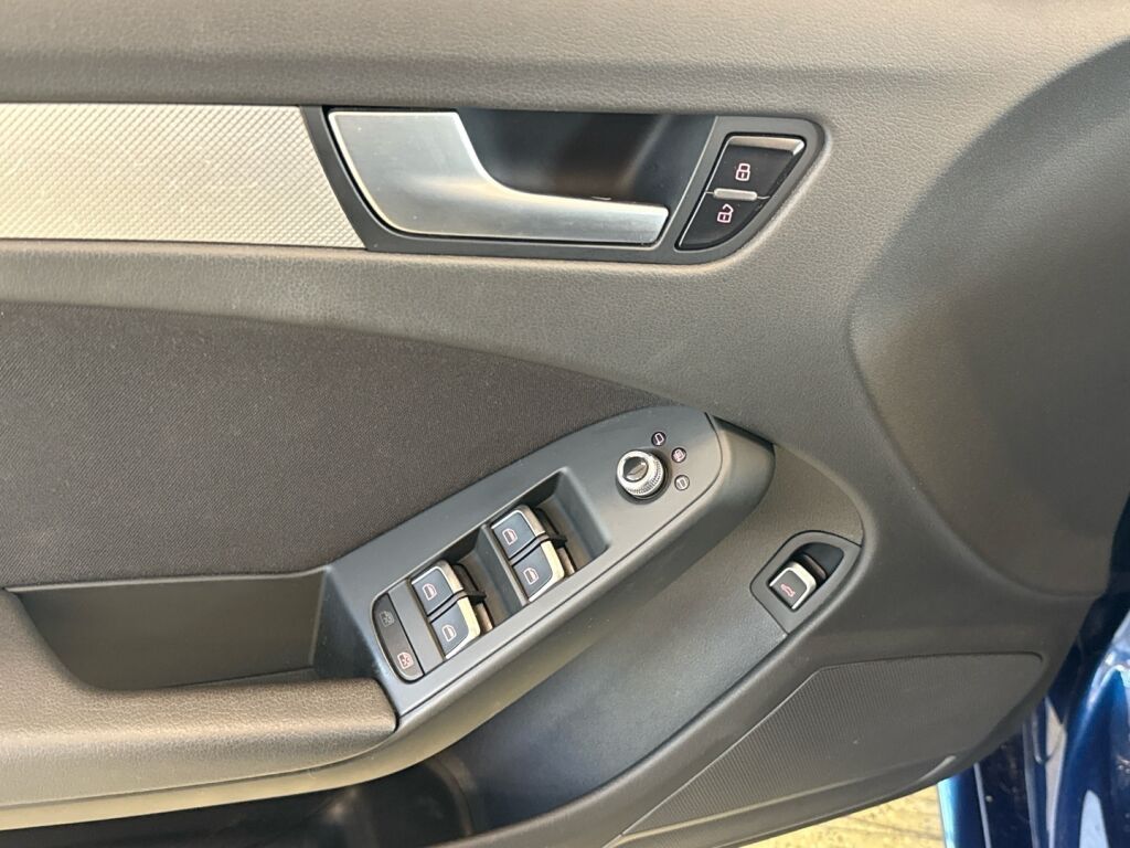 Audi A4 2014 Sininen