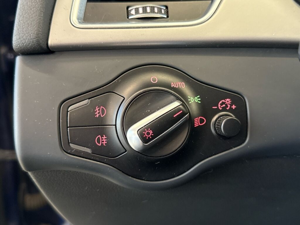 Audi A4 2014 Sininen