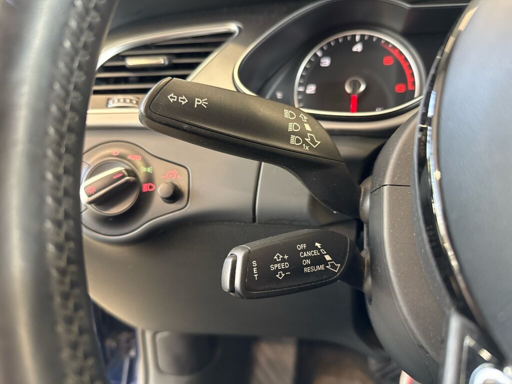 Audi A4 2014 Sininen