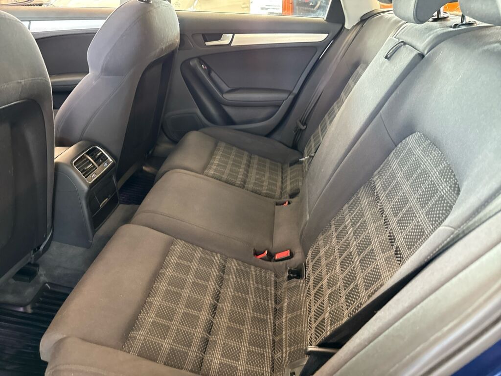 Audi A4 2014 Sininen