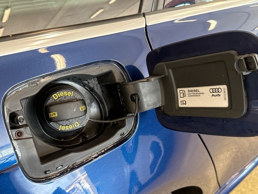 Audi A4 2014 Sininen