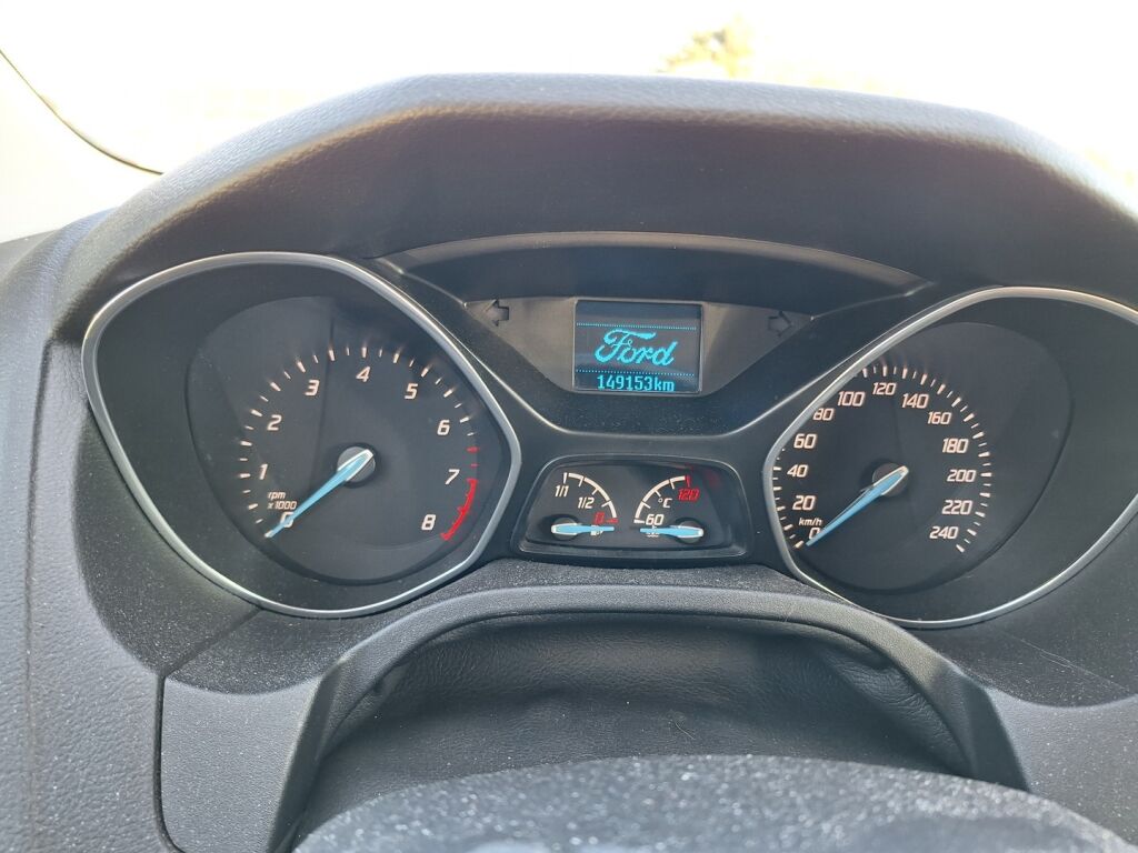 Ford Focus 2014 Ruskea (beige)