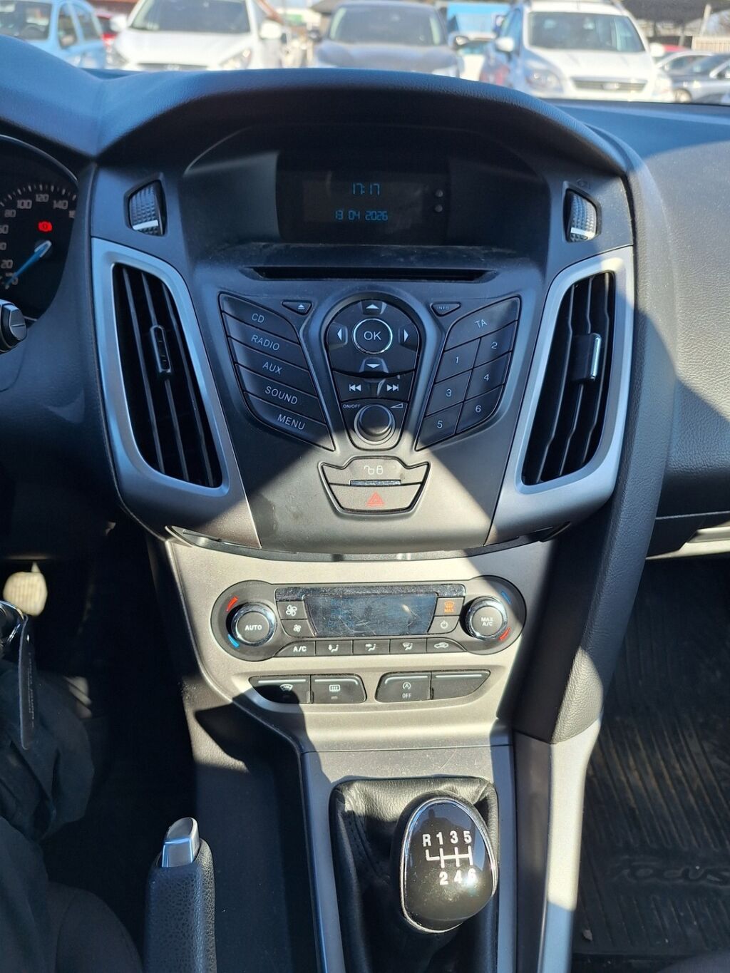 Ford Focus 2014 Ruskea (beige)