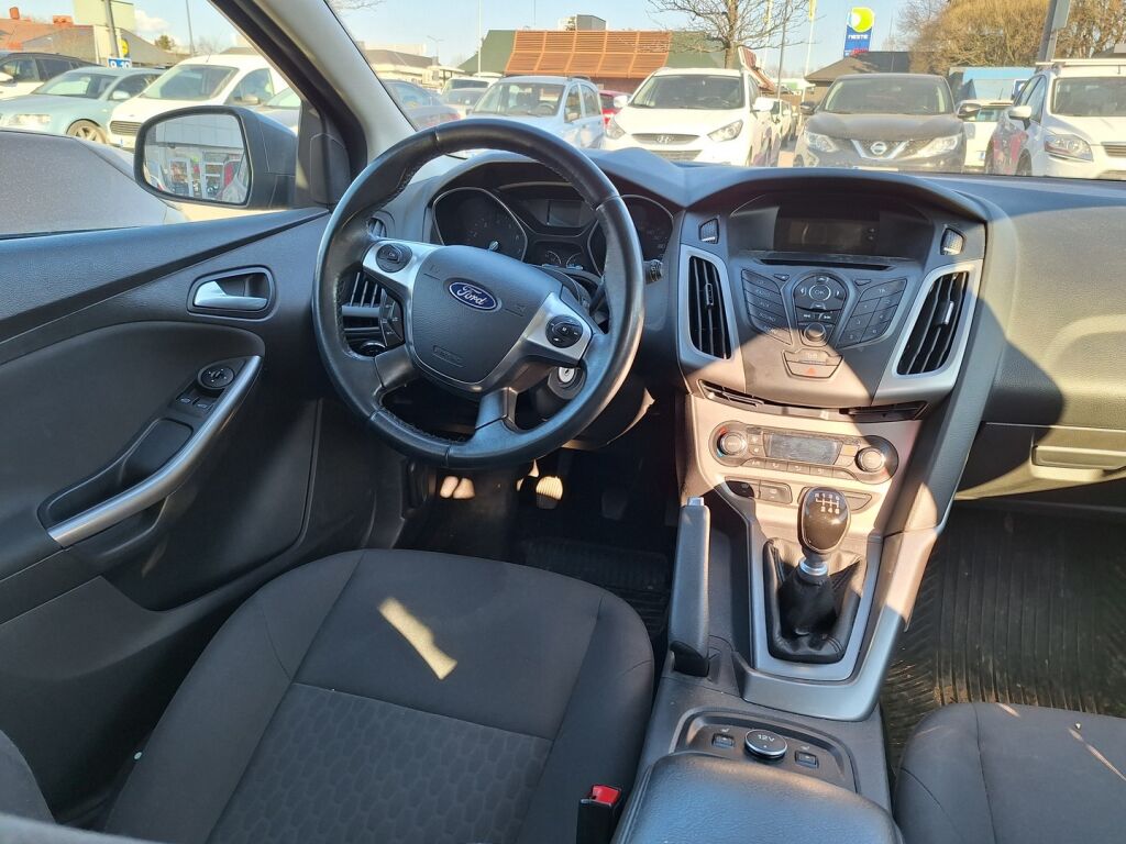 Ford Focus 2014 Ruskea (beige)