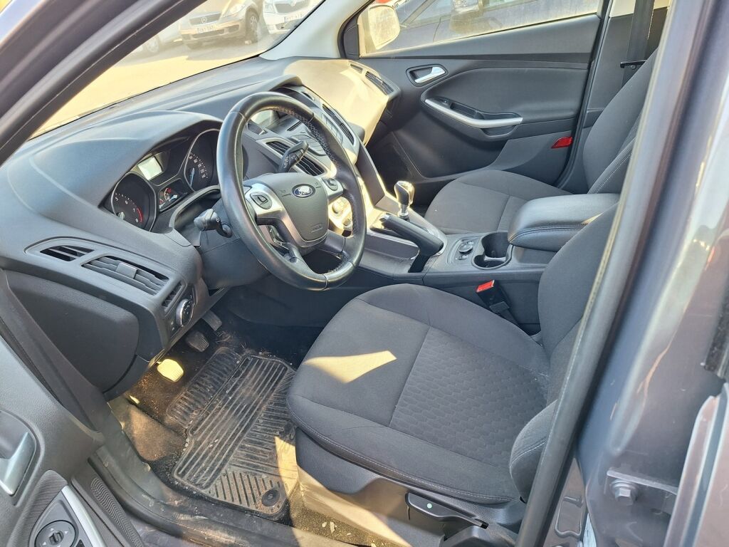 Ford Focus 2014 Ruskea (beige)