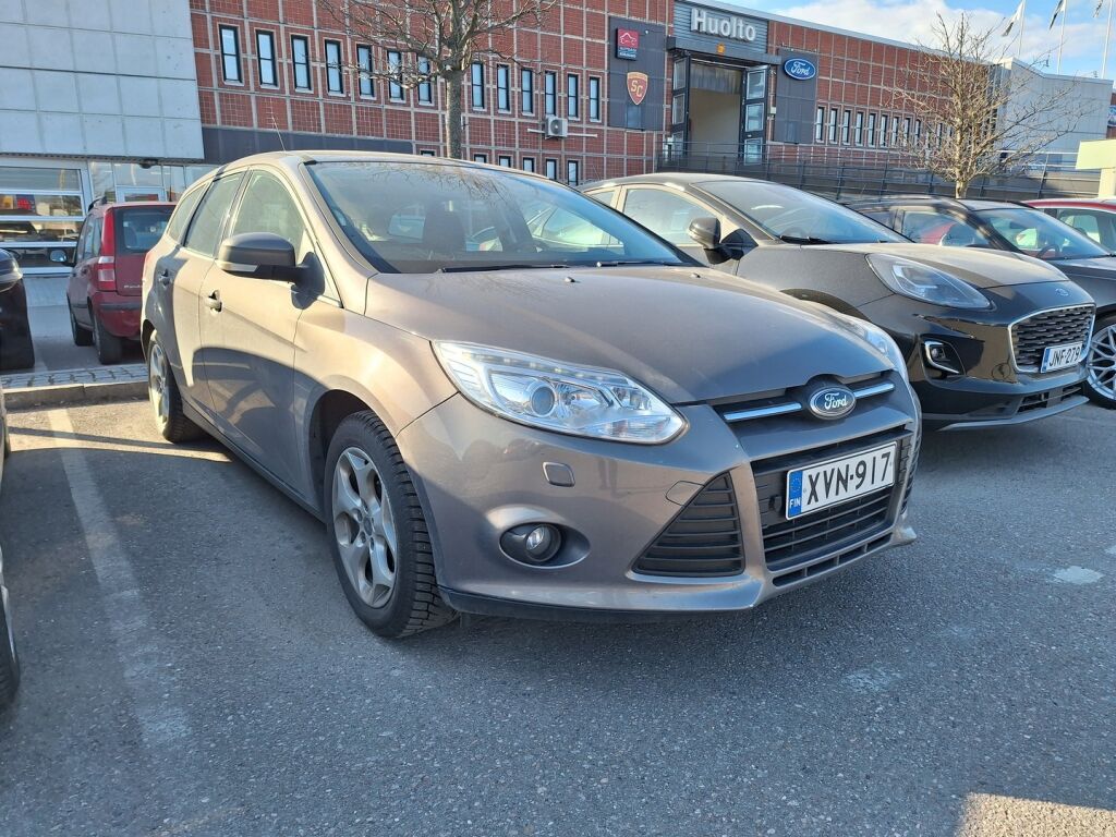 Ford Focus 2014 Ruskea (beige)