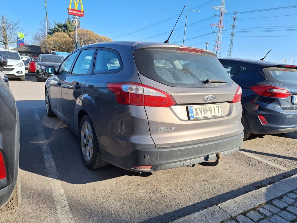 Ford Focus 2014 Ruskea (beige)