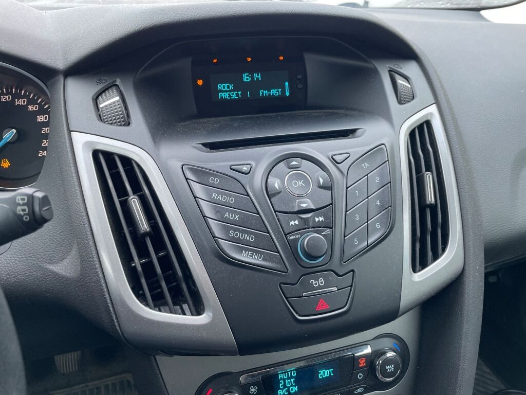 Ford Focus 2014 Musta