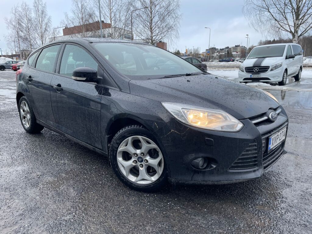Ford Focus 2014 Musta
