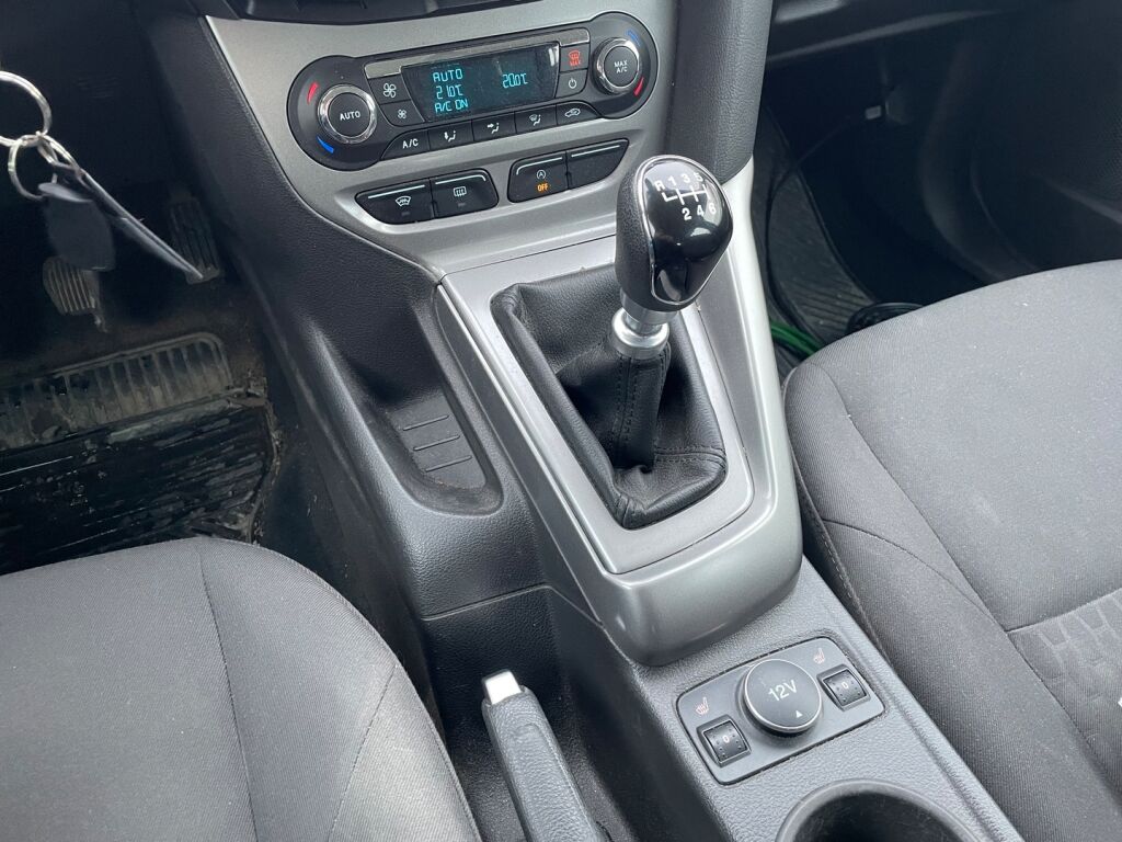 Ford Focus 2014 Musta