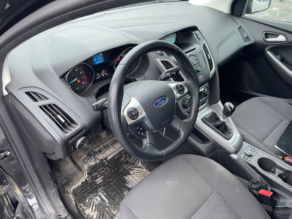 Ford Focus 2014 Musta