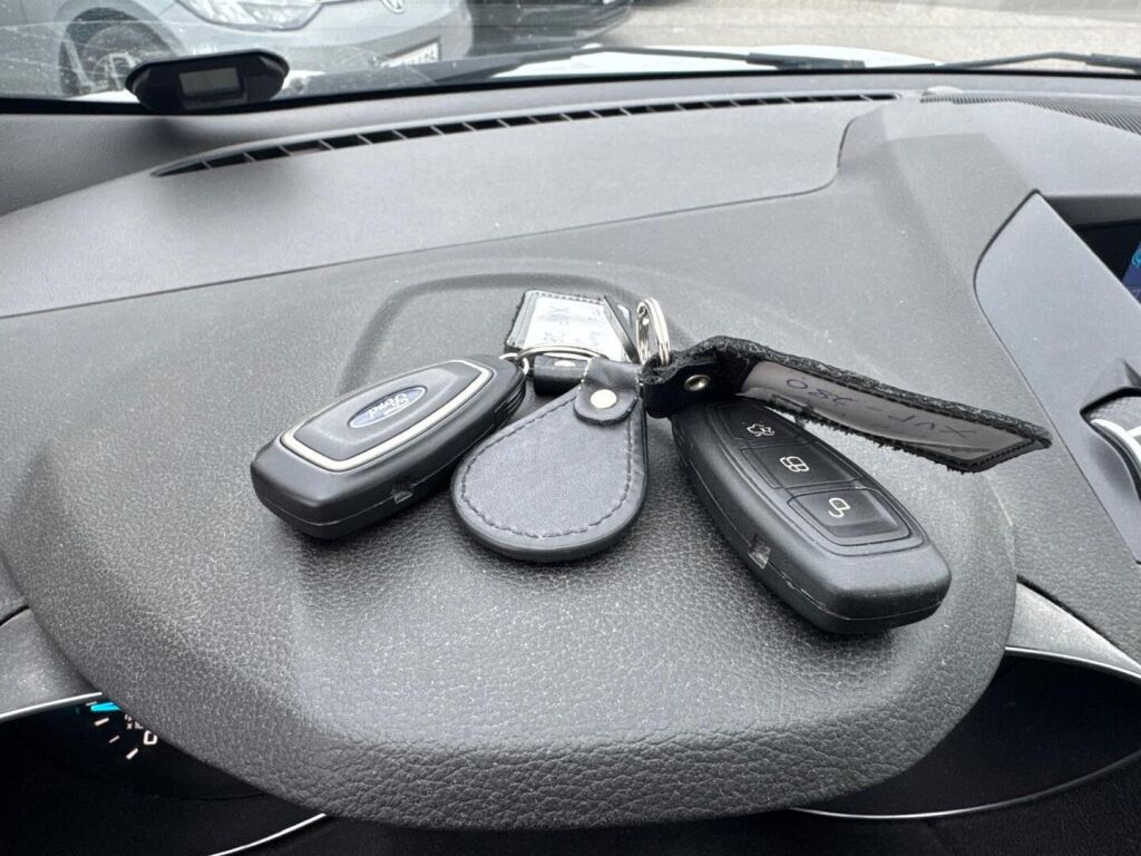 Ford Kuga 2014 Valkoinen