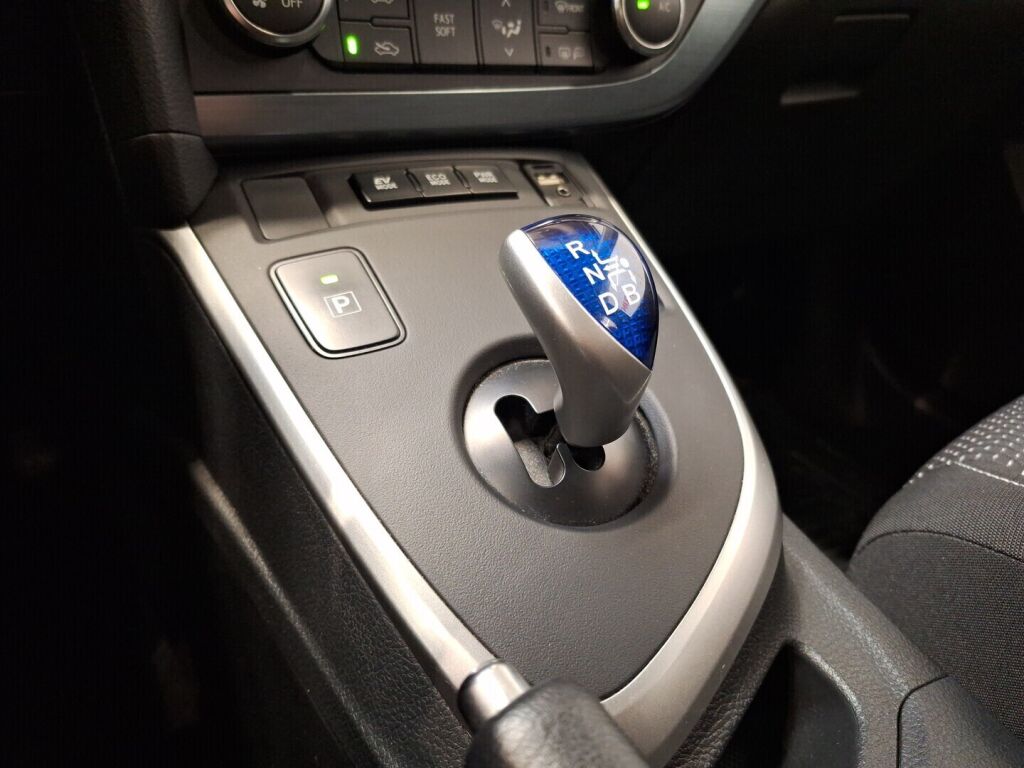 Toyota Auris 2014 Harmaa