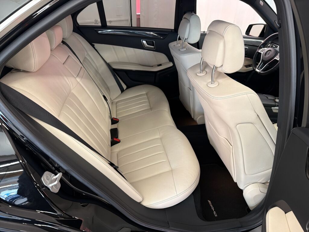 Mercedes-Benz E 2014 Musta