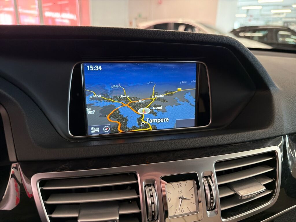 Mercedes-Benz E 2014 Musta