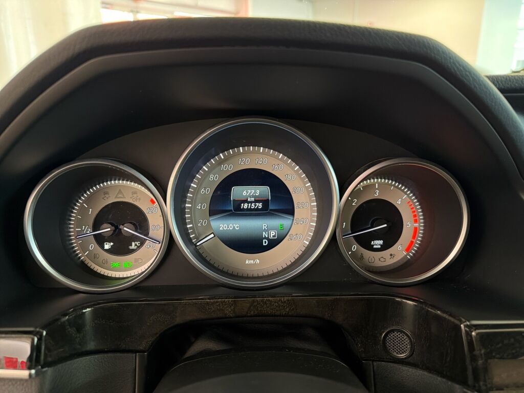 Mercedes-Benz E 2014 Musta