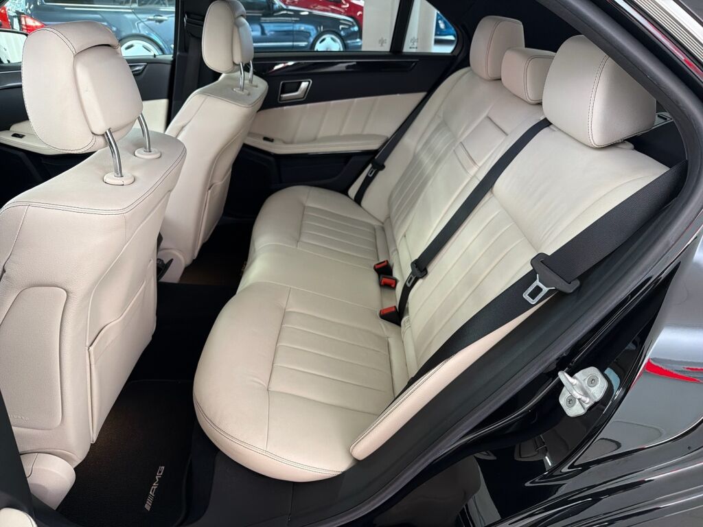 Mercedes-Benz E 2014 Musta